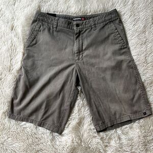 Quiksilver Gray Flat Front Chino Shorts Size 30